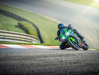 2019 Ninja ZX-10R Action Images (6)  Ninja? ZX?-10R ABS KRT